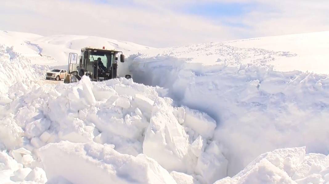 Bir ilimizde 5 metre karla mücadele ediliyor 2